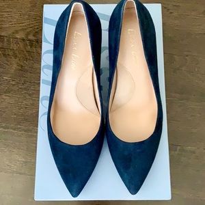 *NEW* Suede navy blue pumps